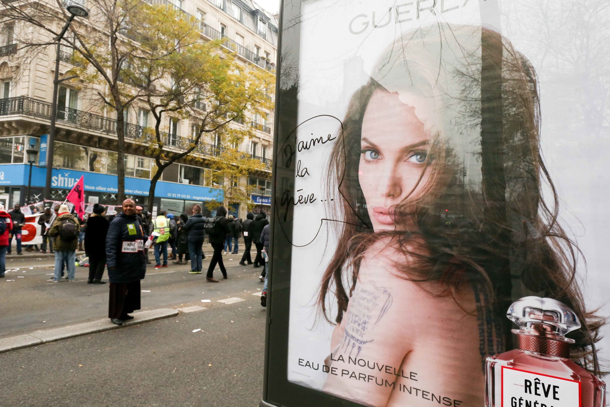 An advertising poster is tagged with words « I like strike » during a demontration to protest against the pension overhauls, in Paris, on December 5, 2019 as part of a national general strike. Trains cancelled, schools closed: France scrambled to make co An advertising poster is tagged with words « I like strike » during a demontration to protest against the pension overhauls, in Paris, on December 5, 2019 as part of a national general strike. Trains cancelled, schools closed: France scrambled to make co